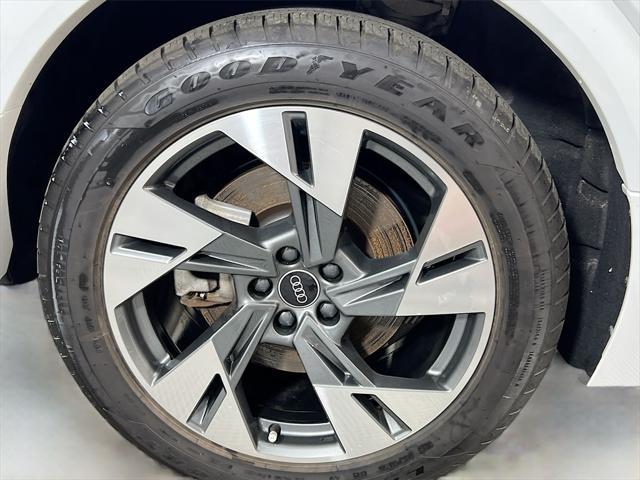 Photo of 2022 Glacier White Audi e-tron