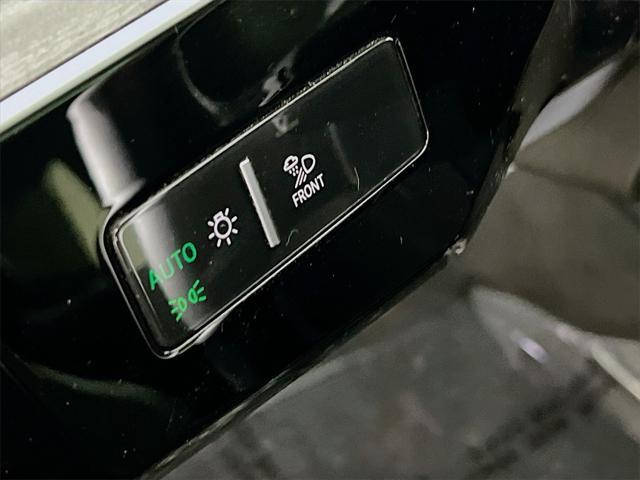 Photo of 2022 Glacier White Audi e-tron