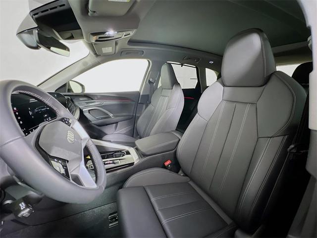 Photo of 2025 Mythos Black Metallic Audi Q5