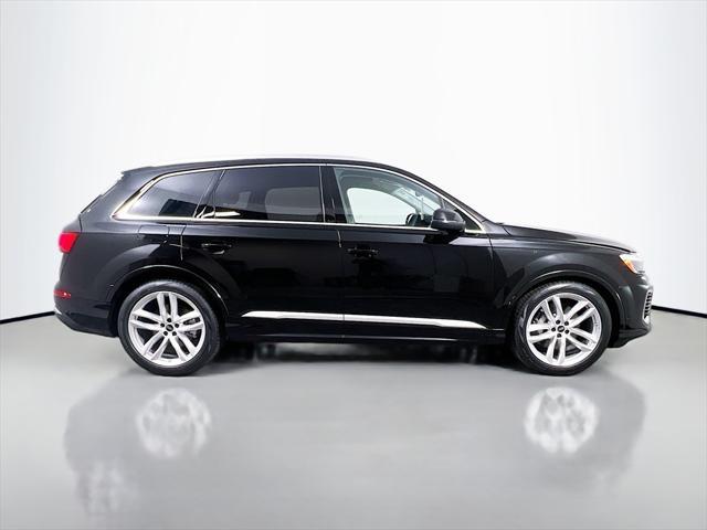Photo of 2025 Mythos Black Metallic Audi Q7