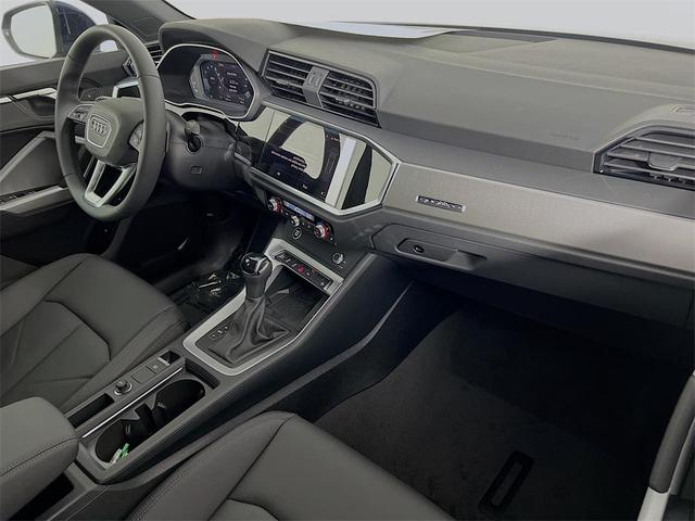 Photo of 2025 Navarra Blue Metallic Audi Q3