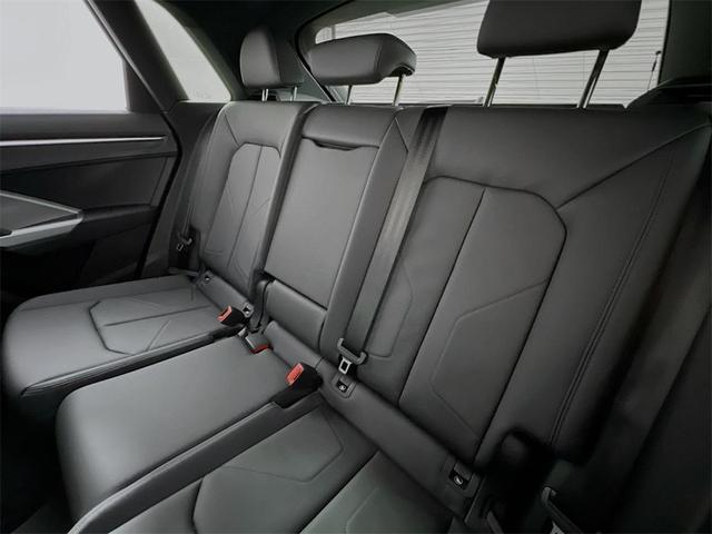 Photo of 2025 Navarra Blue Metallic Audi Q3