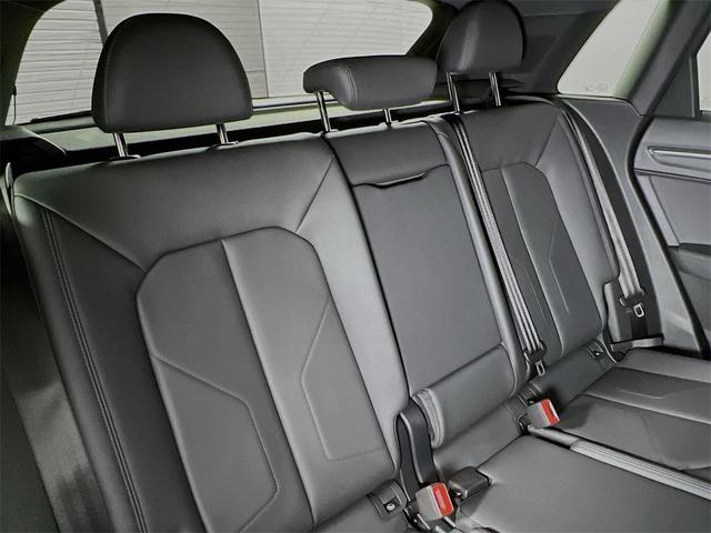 Photo of 2025 Navarra Blue Metallic Audi Q3