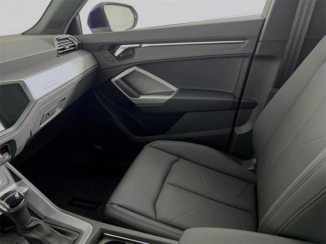 Photo of 2025 Navarra Blue Metallic Audi Q3