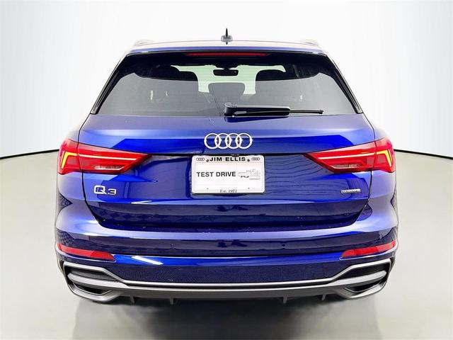 Photo of 2025 Navarra Blue Metallic Audi Q3