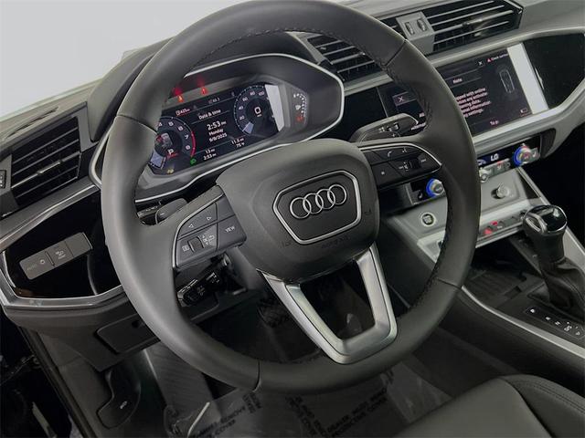 Photo of 2025 Navarra Blue Metallic Audi Q3