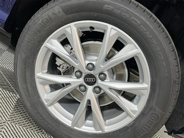 Photo of 2025 Navarra Blue Metallic Audi Q3