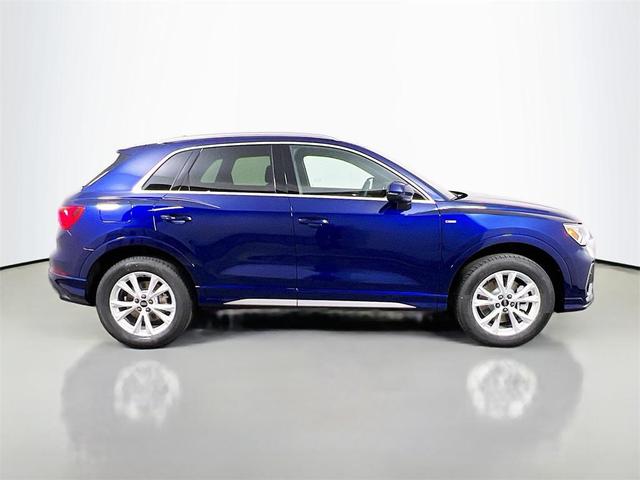 Photo of 2025 Navarra Blue Metallic Audi Q3