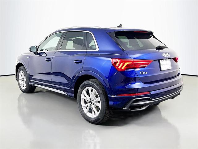 Photo of 2025 Navarra Blue Metallic Audi Q3