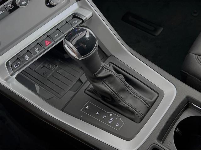 Photo of 2025 Navarra Blue Metallic Audi Q3