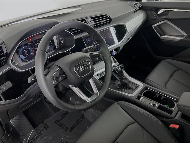 Photo of 2025 Navarra Blue Metallic Audi Q3