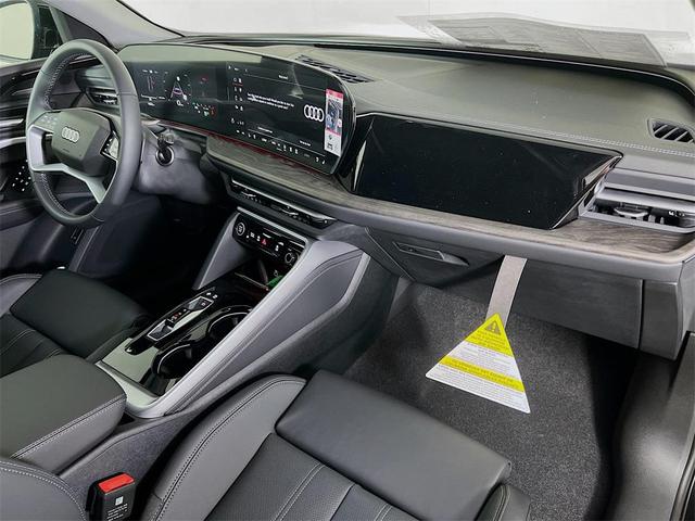 Photo of 2025 Mythos Black Metallic Audi Q5