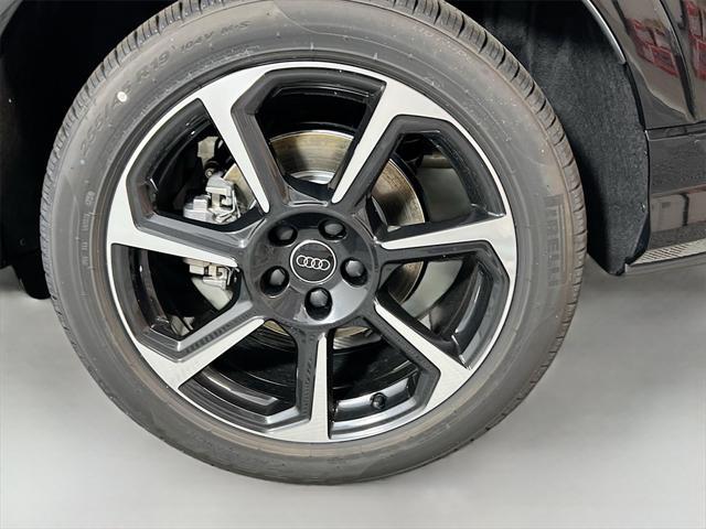 Photo of 2025 Mythos Black Metallic Audi Q3
