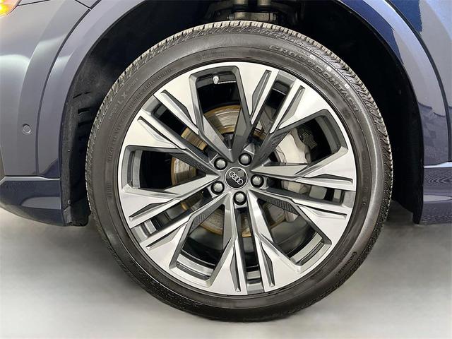 Photo of 2024 Waitomo Blue Metallic Audi Q8
