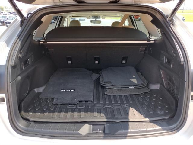 Photo of 2022 Crystal White Pearl Subaru Outback