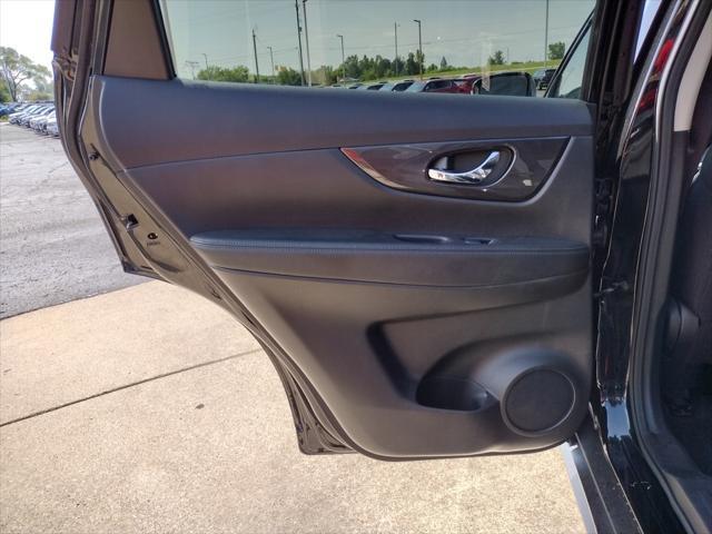 Photo of 2020 Magnetic Black Pearl Nissan Rogue