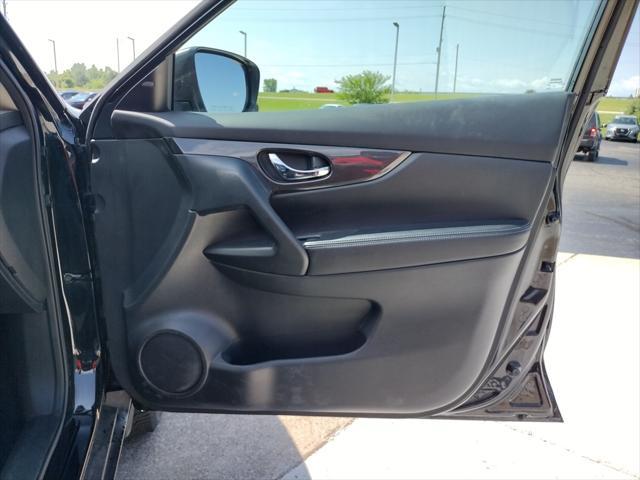 Photo of 2020 Magnetic Black Pearl Nissan Rogue