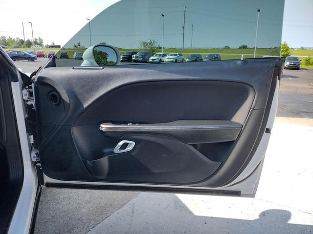 Photo of 2015 Bright White Clearcoat Dodge Challenger