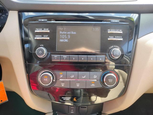 Photo of 2016 Magnetic Black Nissan Rogue