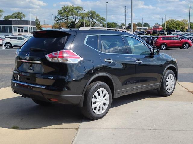 Photo of 2016 Magnetic Black Nissan Rogue