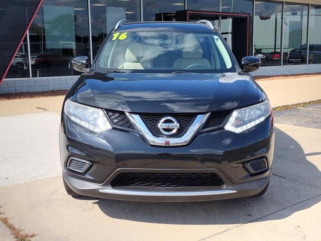 Photo of 2016 Magnetic Black Nissan Rogue