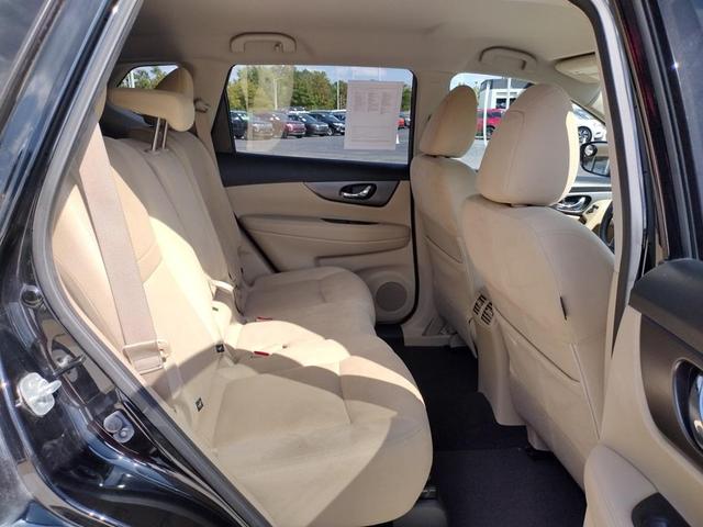Photo of 2016 Magnetic Black Nissan Rogue