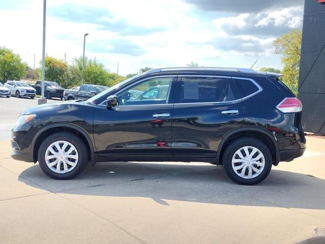 Photo of 2016 Magnetic Black Nissan Rogue