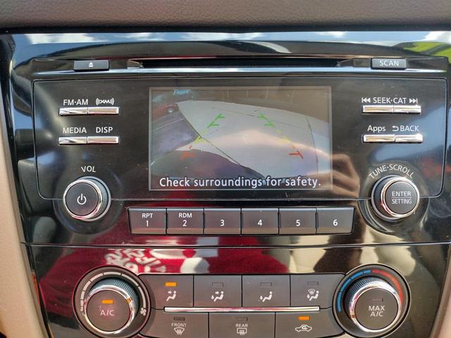 Photo of 2016 Magnetic Black Nissan Rogue