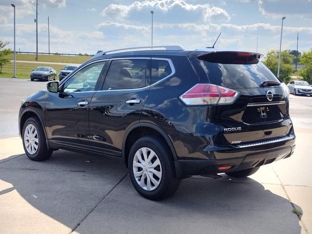Photo of 2016 Magnetic Black Nissan Rogue