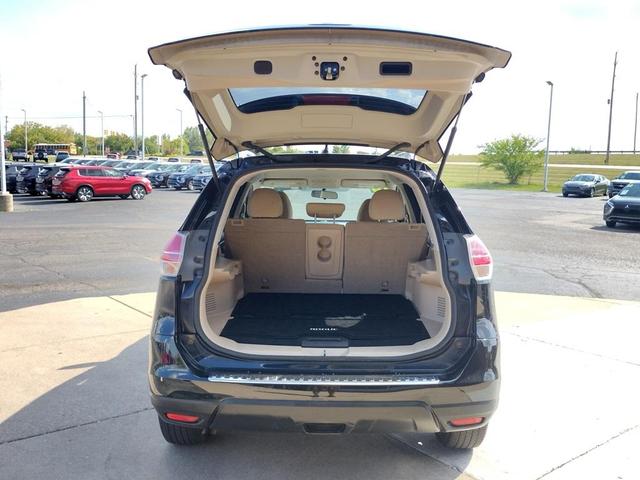 Photo of 2016 Magnetic Black Nissan Rogue