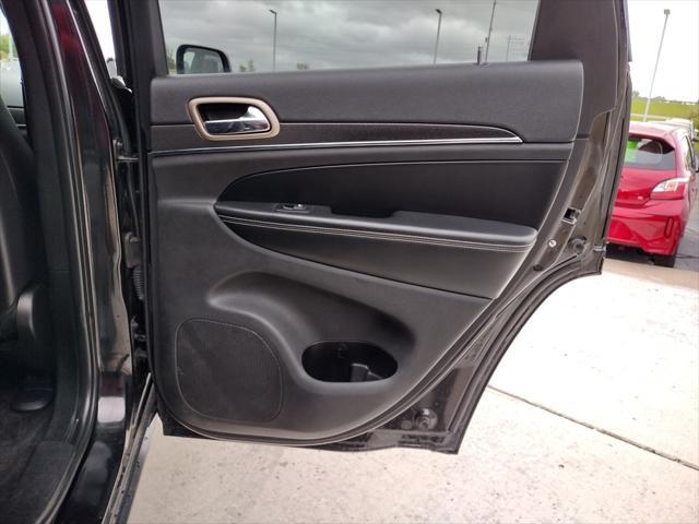 Photo of 2015 Brilliant Black Crystal Pearl Jeep Grand Cherokee