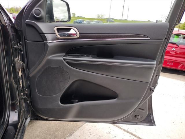 Photo of 2015 Brilliant Black Crystal Pearl Jeep Grand Cherokee