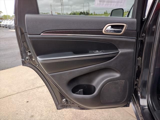 Photo of 2015 Brilliant Black Crystal Pearl Jeep Grand Cherokee