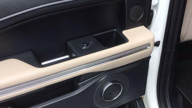 Photo of 2022 Star White Metallic Tri-Coat Ford Expedition Max