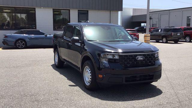 Photo of 2025 Shadow Black Ford Maverick