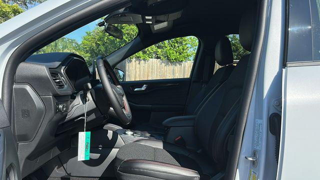 Photo of 2025 Space Silver Metallic Ford Escape