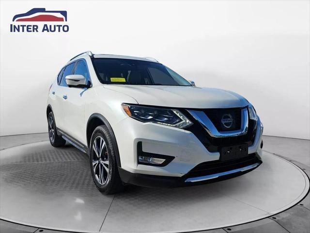 Photo of 2017 Pearl White Nissan Rogue