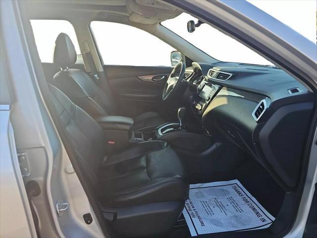 Photo of 2016 Brilliant Silver Nissan Rogue