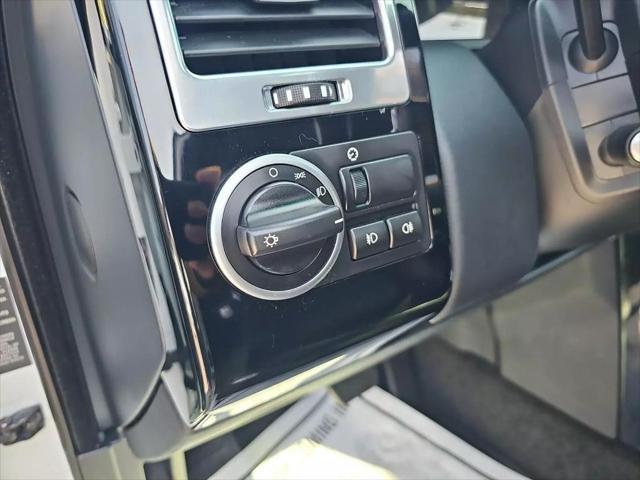 Photo of 2012 Fuji White Land Rover Range Rover