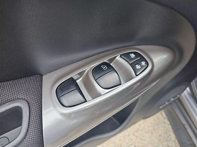 Photo of 2013 Gun Metallic Nissan Juke