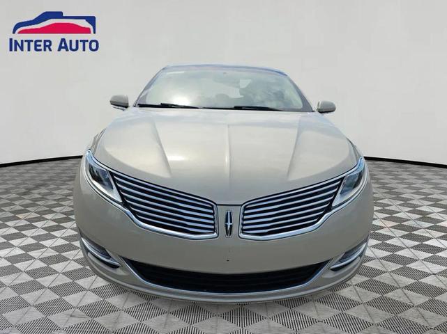 Photo of 2014 White Platinum Metallic Tri-Coat Lincoln MKZ