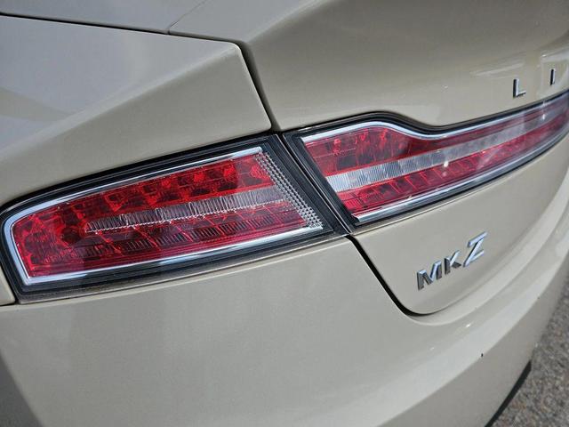 Photo of 2014 White Platinum Metallic Tri-Coat Lincoln MKZ