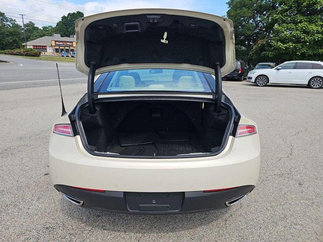 Photo of 2014 White Platinum Metallic Tri-Coat Lincoln MKZ