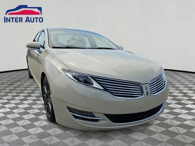 Photo of 2014 White Platinum Metallic Tri-Coat Lincoln MKZ