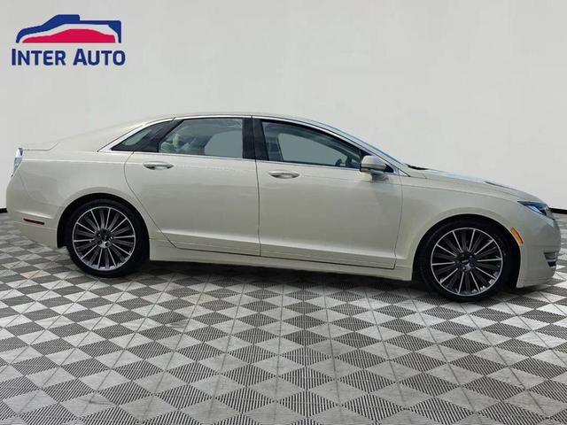 Photo of 2014 White Platinum Metallic Tri-Coat Lincoln MKZ