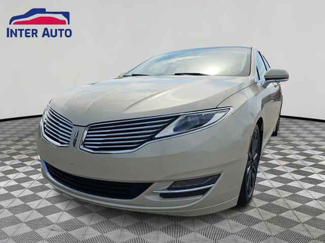Photo of 2014 White Platinum Metallic Tri-Coat Lincoln MKZ