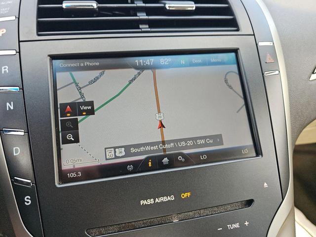 Photo of 2014 White Platinum Metallic Tri-Coat Lincoln MKZ