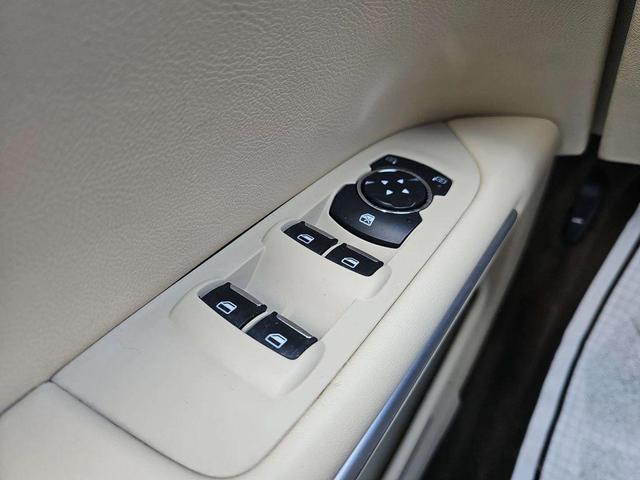Photo of 2014 White Platinum Metallic Tri-Coat Lincoln MKZ