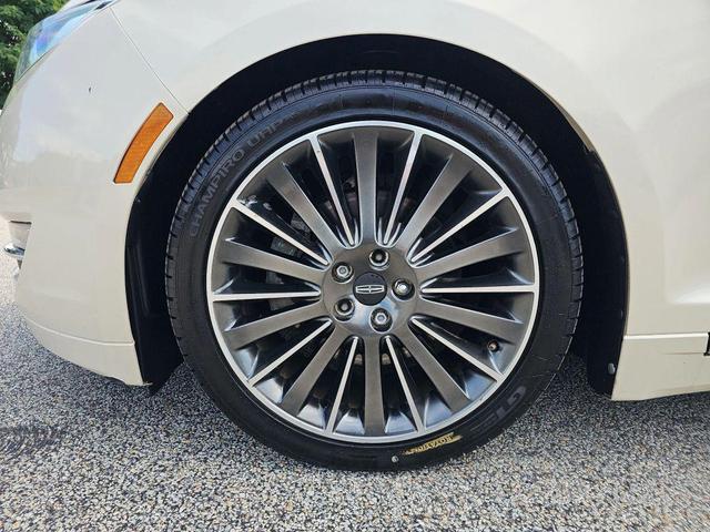 Photo of 2014 White Platinum Metallic Tri-Coat Lincoln MKZ