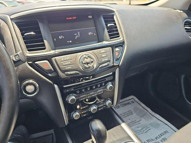 Photo of 2018 Brilliant Silver Nissan Pathfinder